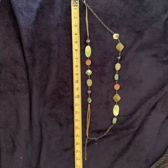 Green statement necklace - Picture 3 of 4